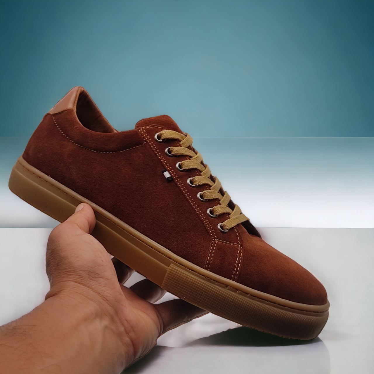 Chaussure basket Marron en vrai cuir de daim élégant